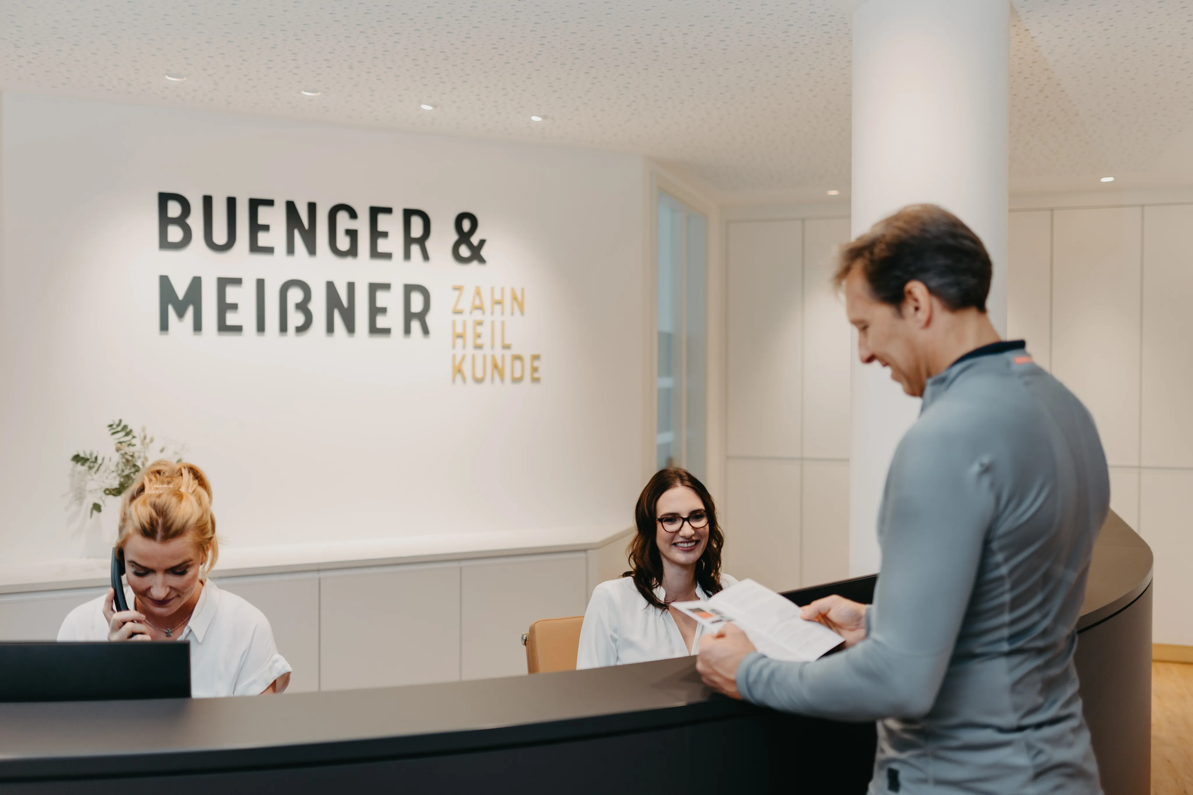 Bünger & Meißner – Empfangsbereich Zahnarztpraxis
