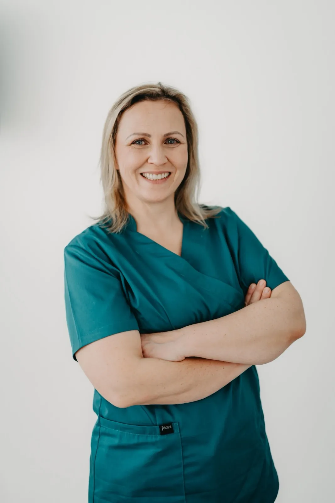 Bewerbungsfoto-Hintergrundfarbe: professionelles Portrait vor neutralem Grund
